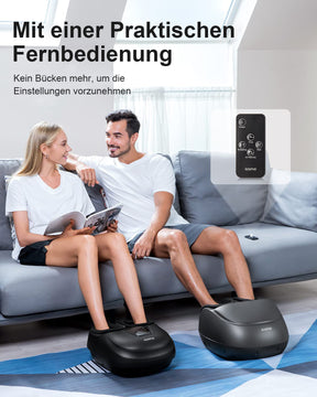 Ein Mann und eine Frau sitzen auf einer Couch und genießen die Wellness-Vorteile des Renpho DE Shiatsu Fußmassagegerät Premium mit Fernbedienung.